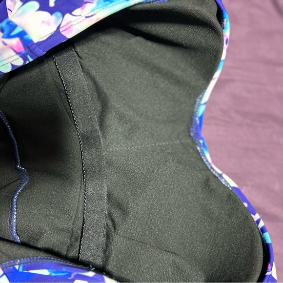 New xl one- piece swimsuit- perfect for summer, the pool, and more - Picture 6 of 10